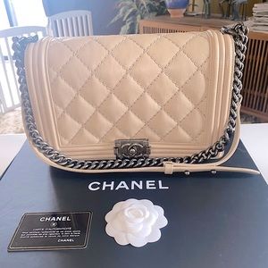 AUTHENTIC Chanel Boy medium shoulder bag!